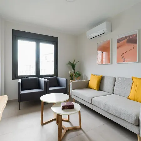 아파트 Atrium Building By Mycanaryhomes *