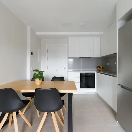 아파트 Atrium Building By Mycanaryhomes