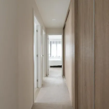 아파트 Atrium Building By Mycanaryhomes *