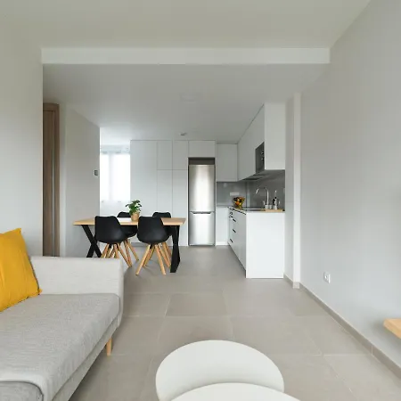 Atrium Building By Mycanaryhomes 아파트 *