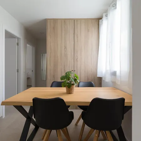 Atrium Building By Mycanaryhomes 아파트
