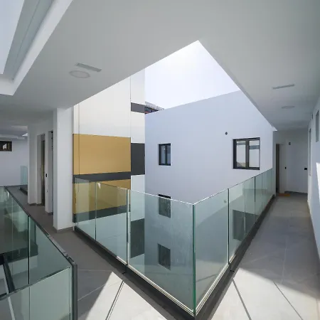 Atrium Building By Mycanaryhomes 아파트