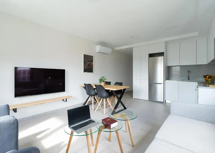 Atrium Building By Mycanaryhomes * 大加那利岛拉斯帕尔马斯