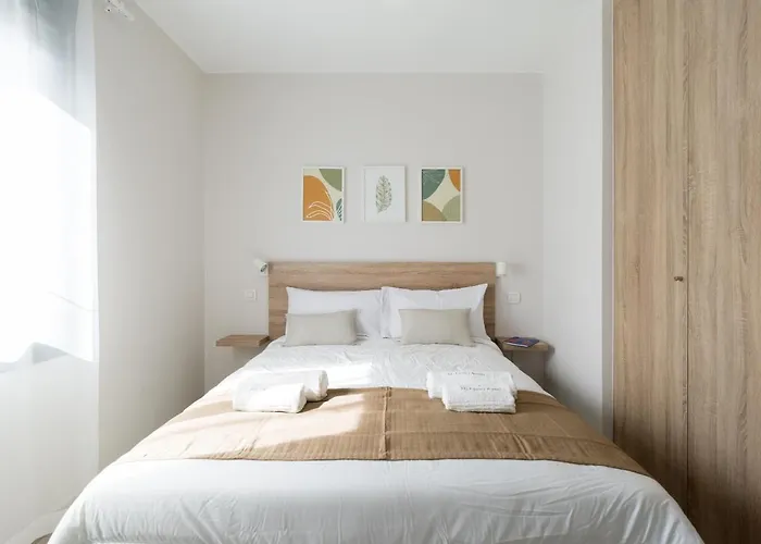 Atrium Building By Mycanaryhomes 公寓