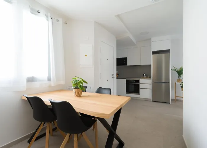 公寓 Atrium Building By Mycanaryhomes *