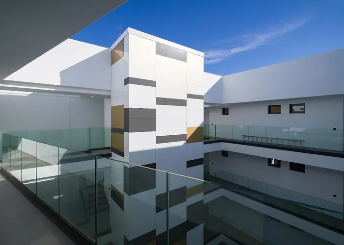 Atrium Building By Mycanaryhomes 公寓 *